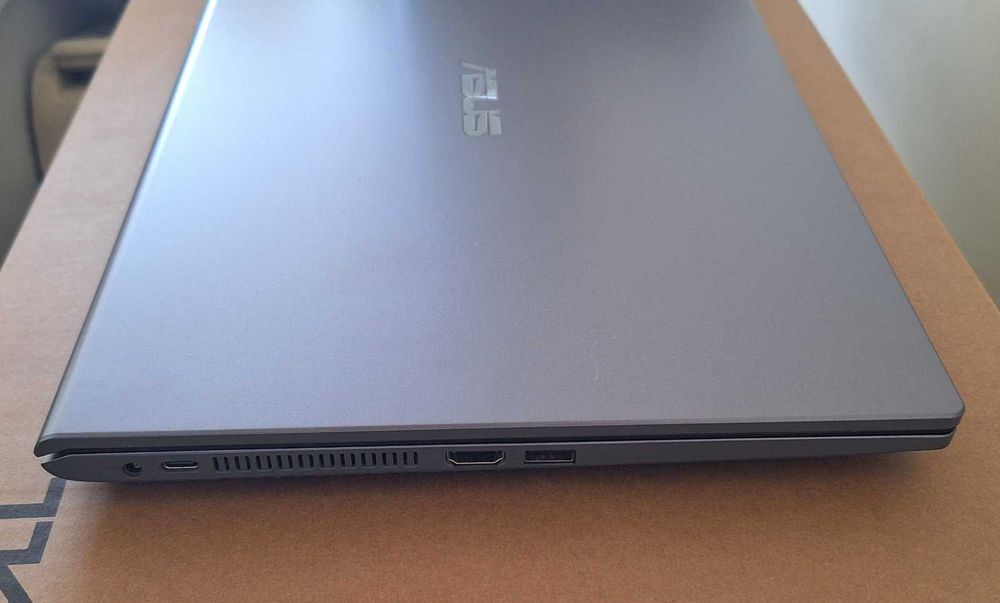 Продавам лаптоп ASUS X509F (i7 / 8GB RAM / 512GB NVMe /2GB NVIDIA) + Win 11 Pro & Office 2019