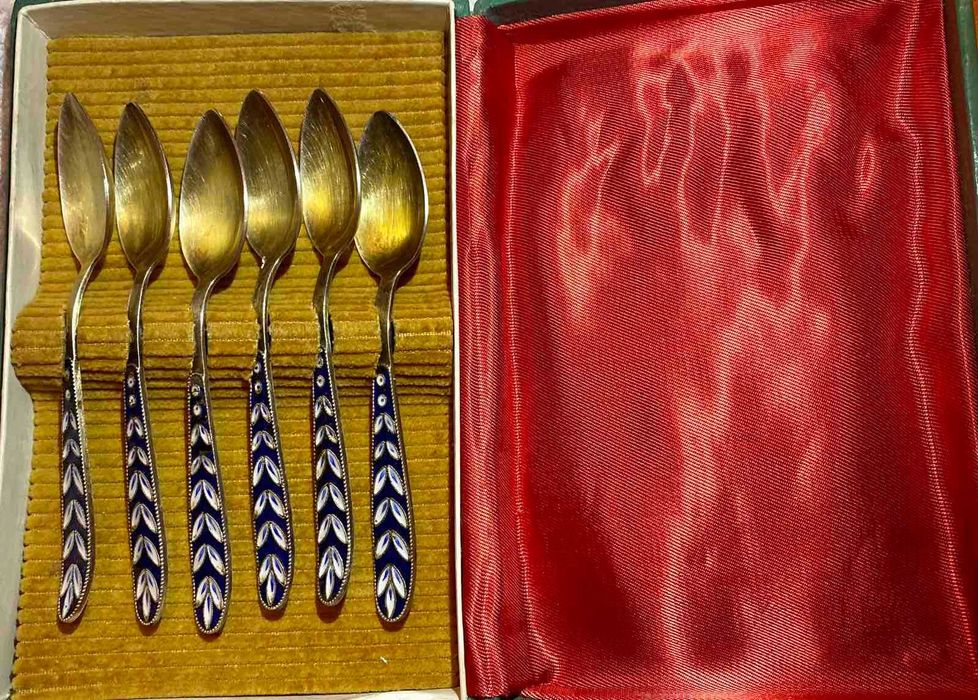 Лот руски антикварни лъжички от сребро с емайл