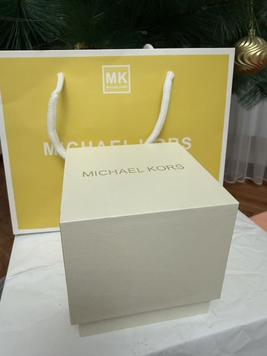 Продам женские часы