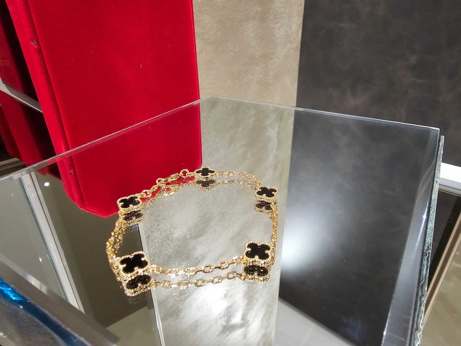 Van Cleef & Arpels VCA Rose Onyx 5 Motifs Sweet Alhambra Дамска Гривна