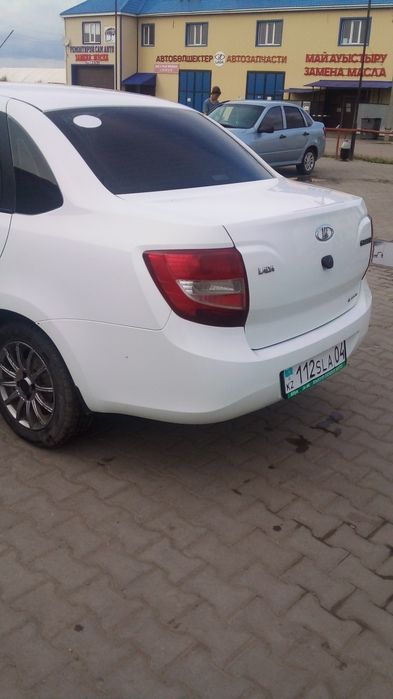 Лада Гранта 2018 года выпуска.