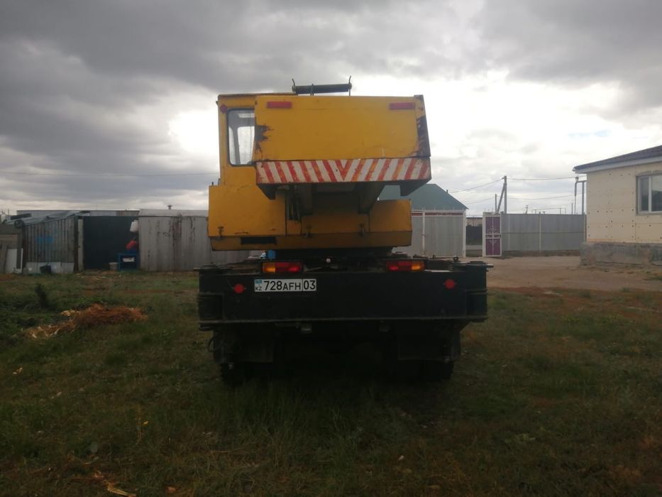 Продам автокран Маз