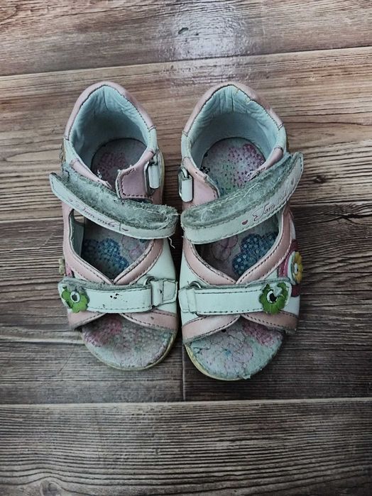 Отдам обувь на девочку