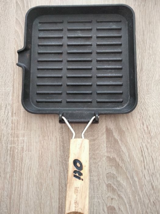Set farfurii,2uscatoare,tigaie grill totul nou 50 lei.
