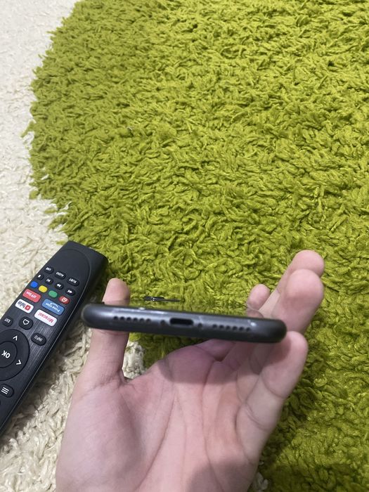 Айфон  11 заблокировонный