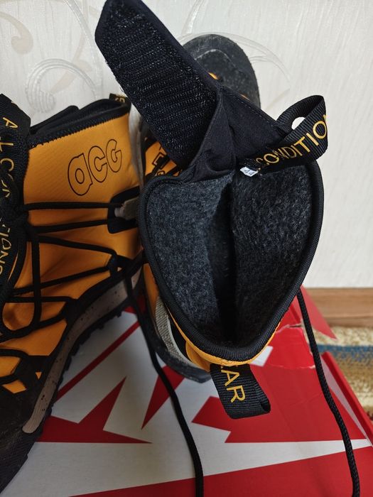Продам зимние кроссовки 44-45р