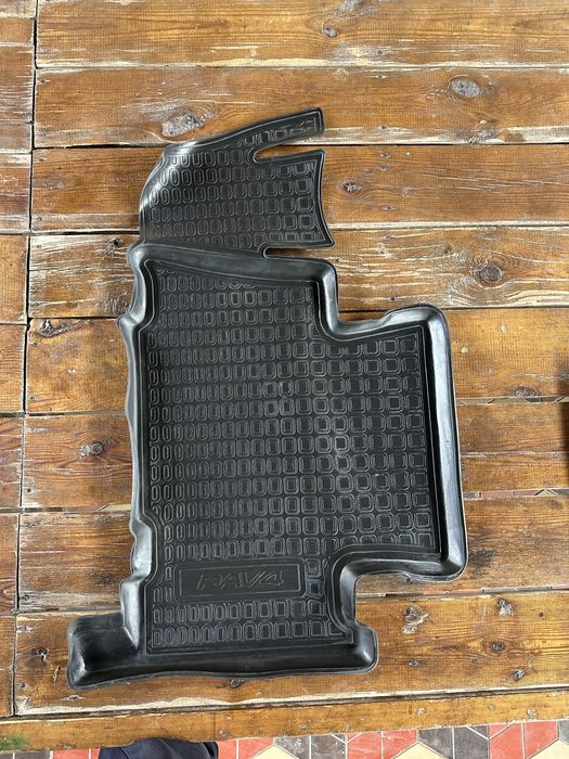 Полики заводские на RAV4