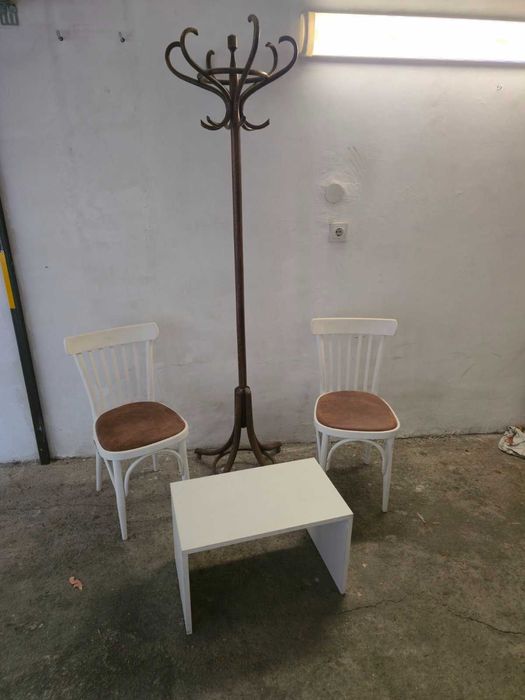 Оригинални виенска закачалка и виенски столове