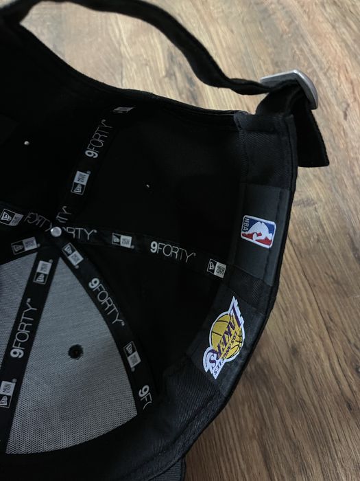Шапка New Era LA Lakers 9FORTY – черна