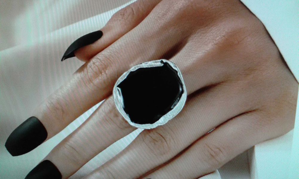 Сребристи бижута-колиета ,гривни, обеци,пръстен