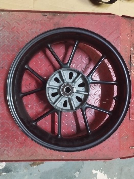 Roti fata si spate pentru Triumph street twin