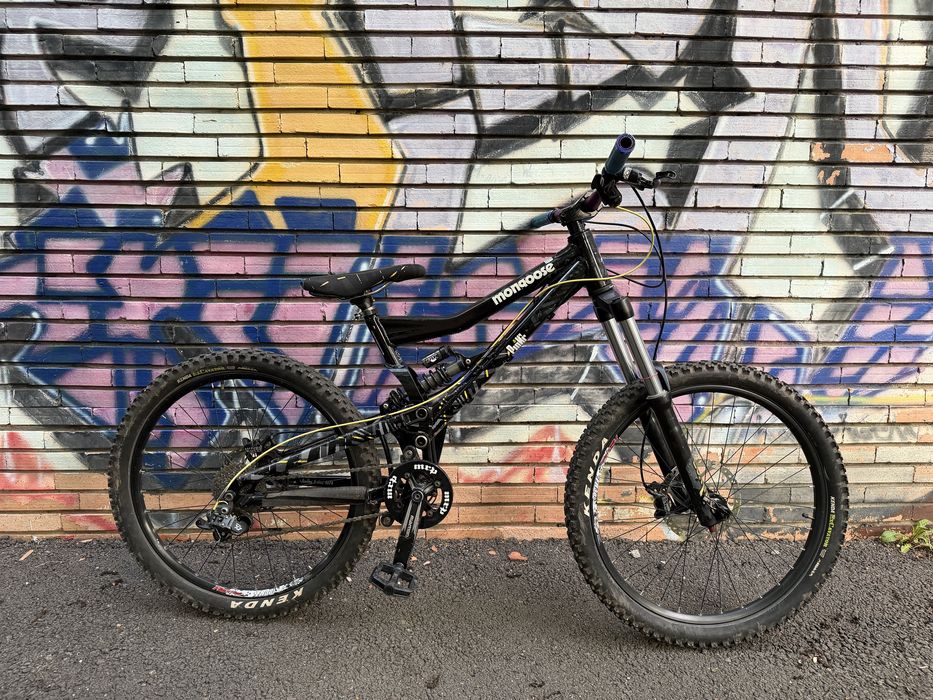 Bicicleta Mongoose Pink’r downhill gravity