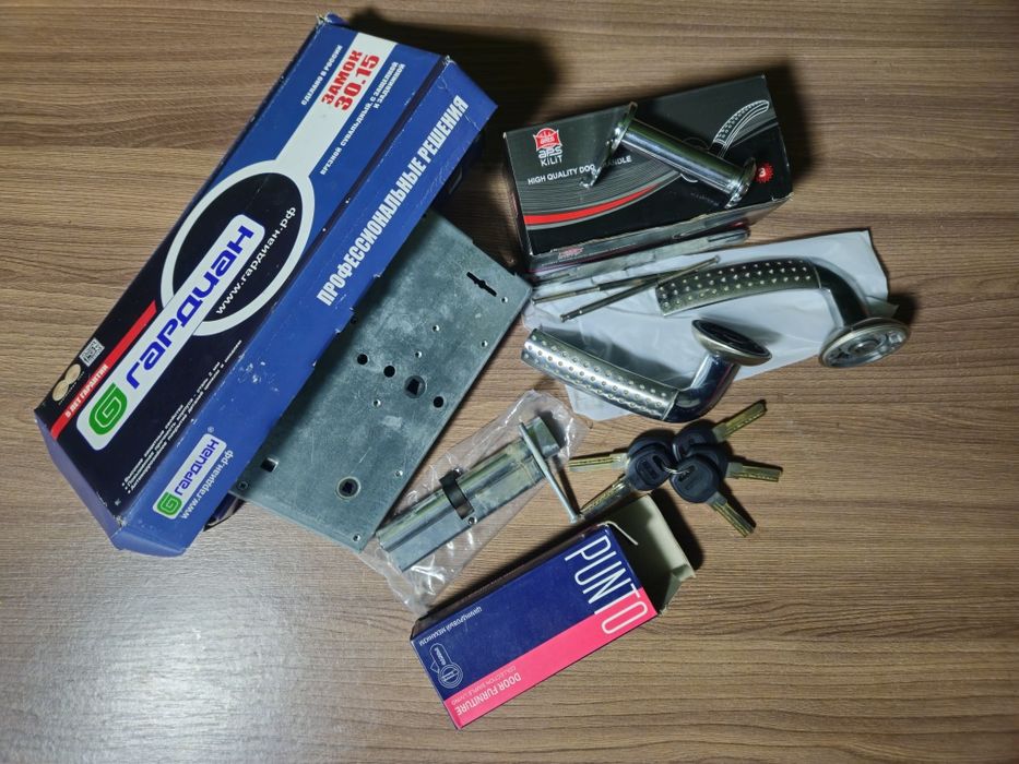 Комплект дверных замков