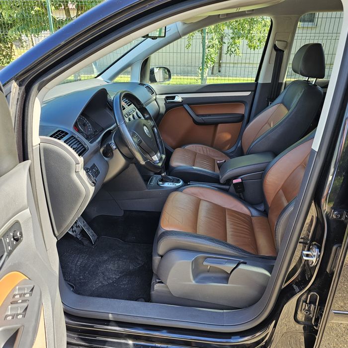 VW Touran R Line 2.0 TDI