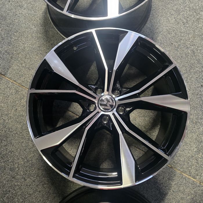 Оригинални джанти Фолксваген Шкода 20 цола / гуми 255 40 20 Pirelli