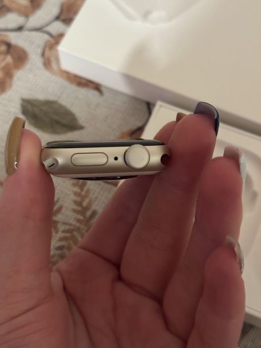 Apple Watch SE gen 2, 40 mm, culoare Starlight (aluminiu)