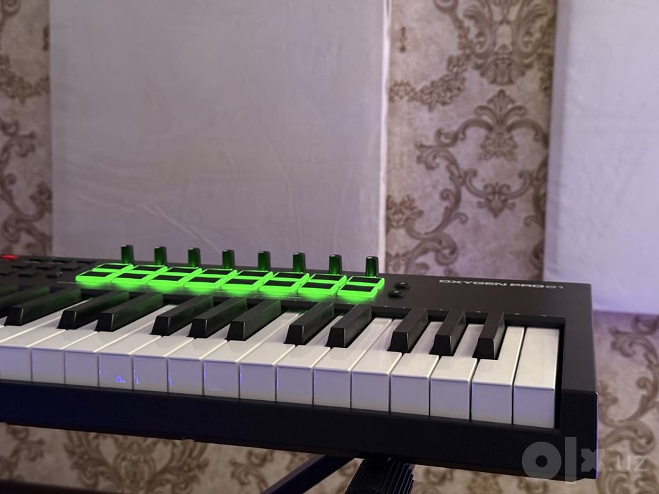 M-Audio Oxygen Pro 61 MIDI Keyboard — Yangi holatda