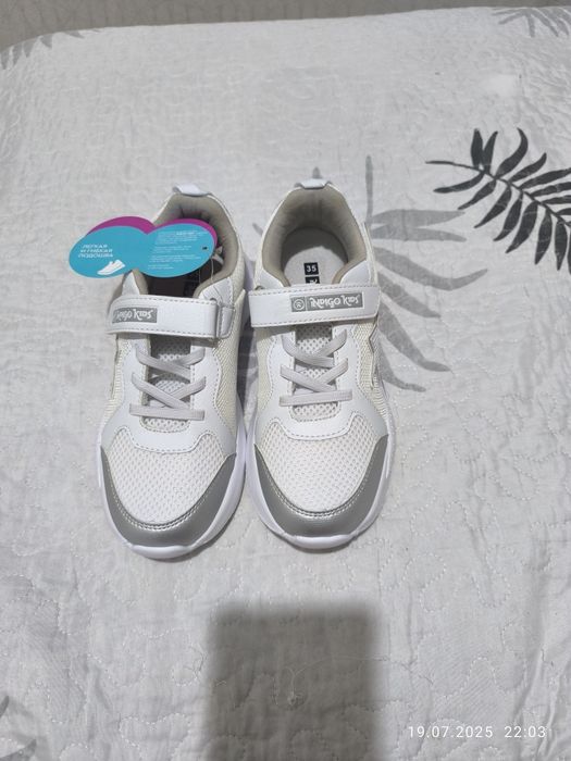 Продаются белые кроссовки! Белые! Новое!