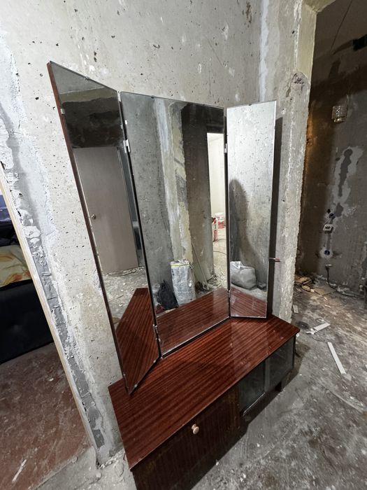 Отдам даром . Комод и дверь