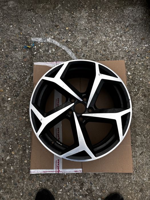 Jantă aliaj vw passat b8.cod:3g0601025.BK.