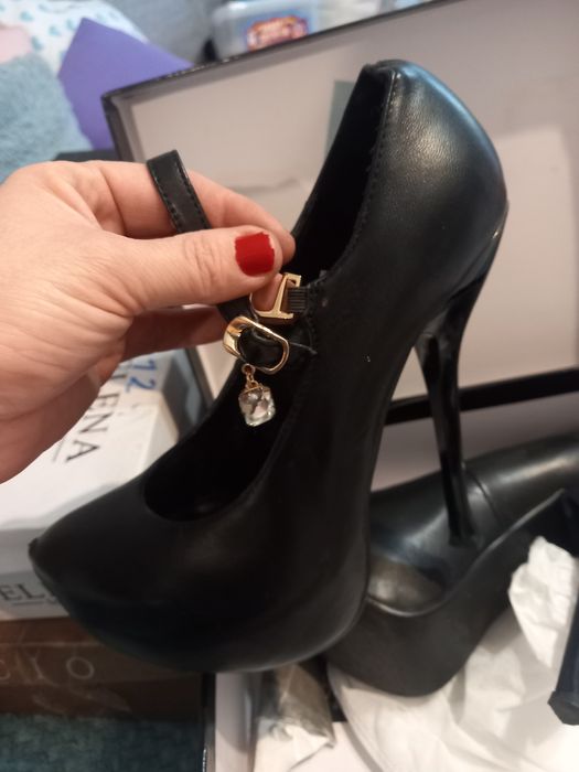 Продам туфли новые