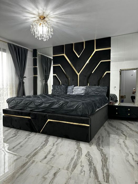 Pat tapițat cu oglinzi