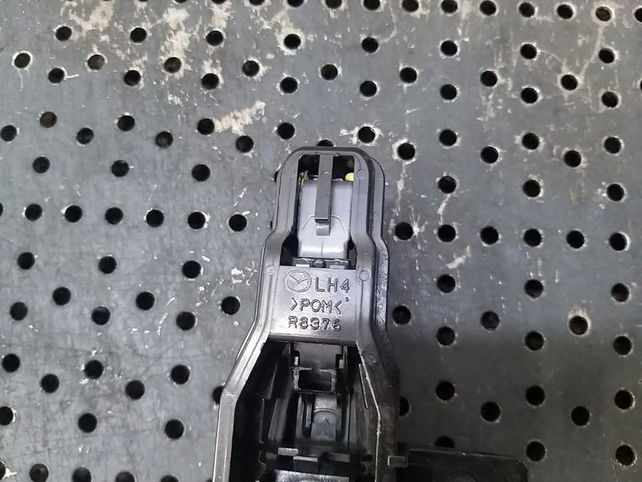 Maner usa stanga fata mazda 2 lh4r8376