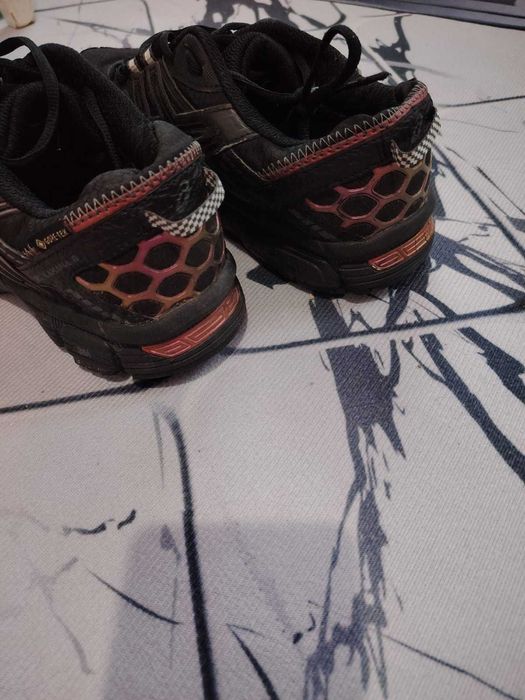Продам кроссовки Asics