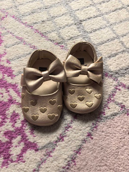 Детски обувки 6-12 М златисти за принцеси