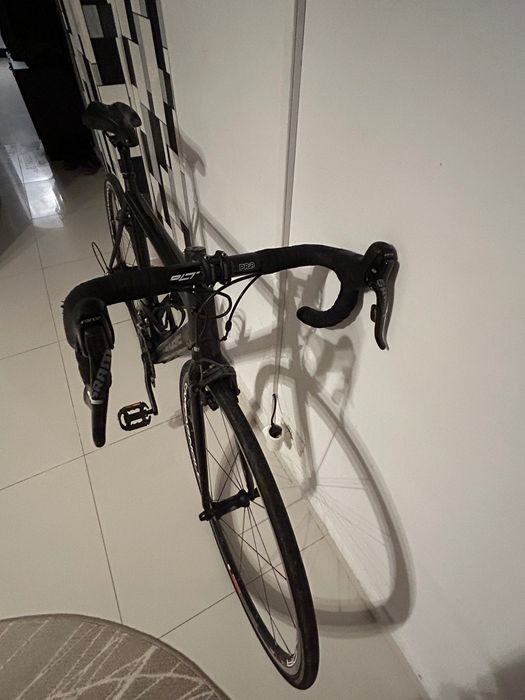 Vând cursiera Cannondale Super Six-carbon