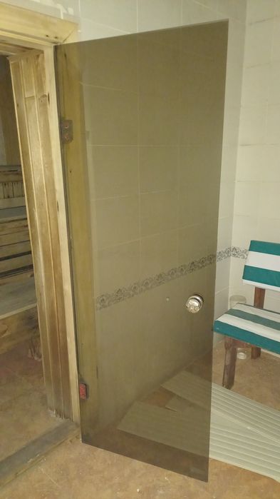 Стеклянная дверь для бани для парной