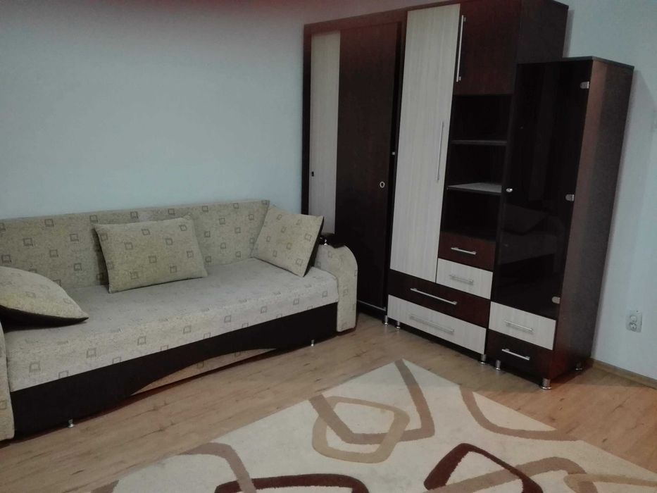 Închiriez GARSONIERĂ
