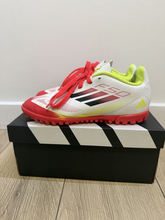 Детски стоножки Adidas номер 32