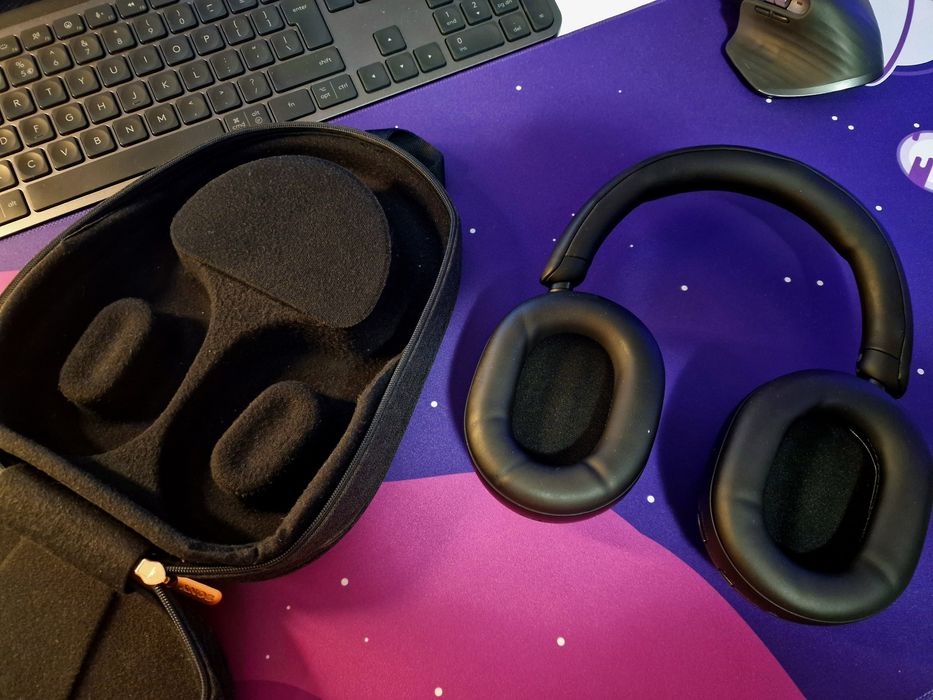 Vând Sony WH-1000XM5