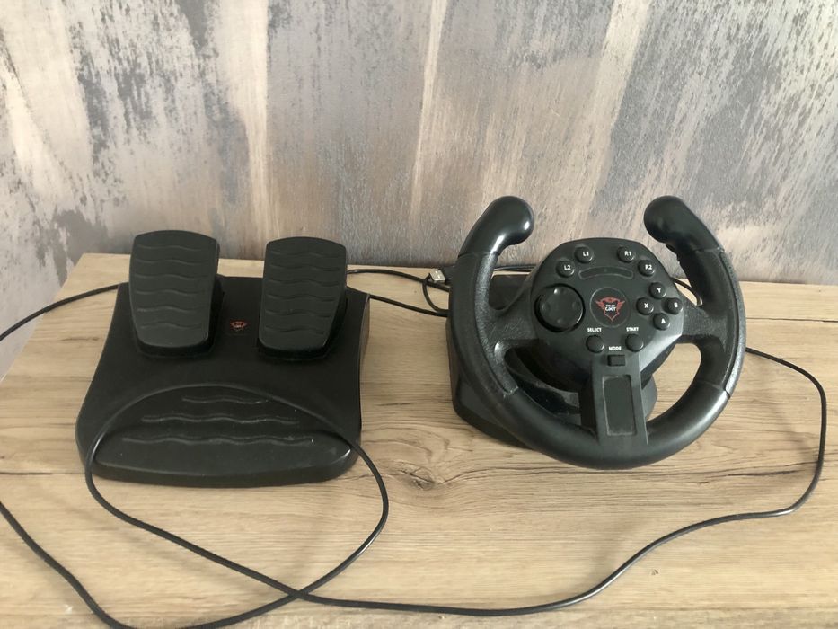 Volan și pedale pentru playstation.