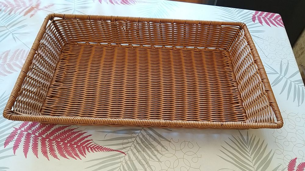 Плетеная корзина, витрина