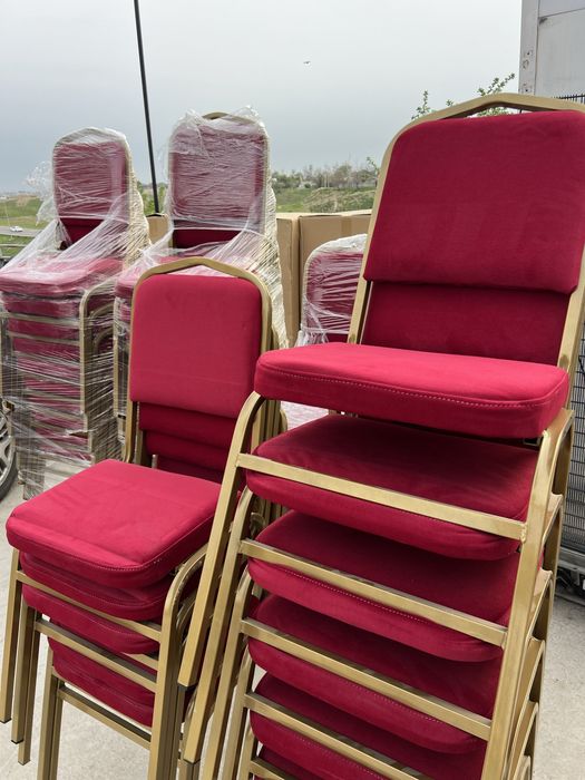 Стулья новые в хорошем состоянии