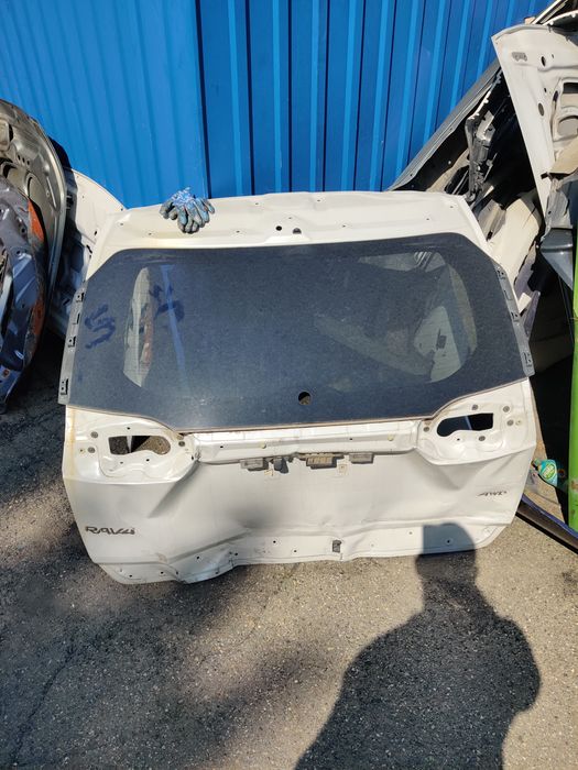 Крышка багажника RAV 4