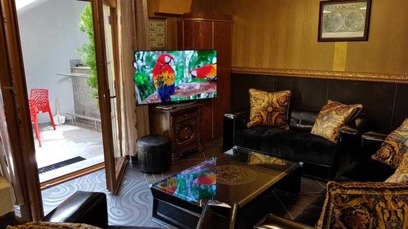 Дава се под наем Тристаен апартамент в София, Зона Б-18 - 150 кв.м за 1050 € - Снимка #2