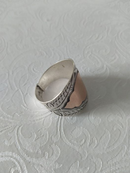 Сақина сатылады.