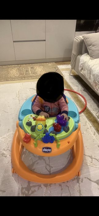 Ходунок Chicco.