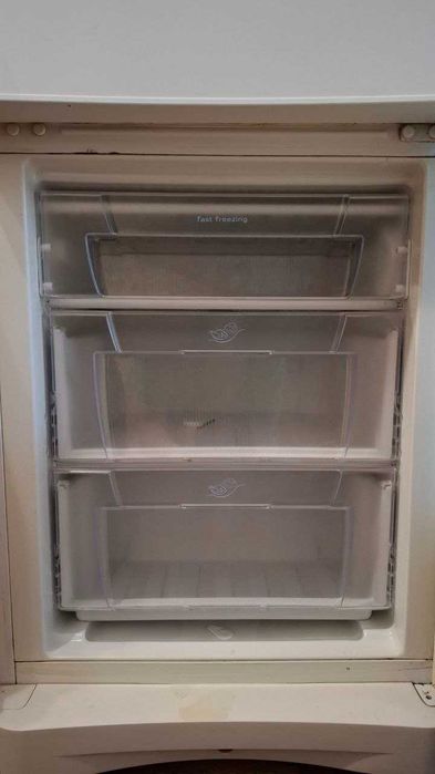 Холодильник Indesit