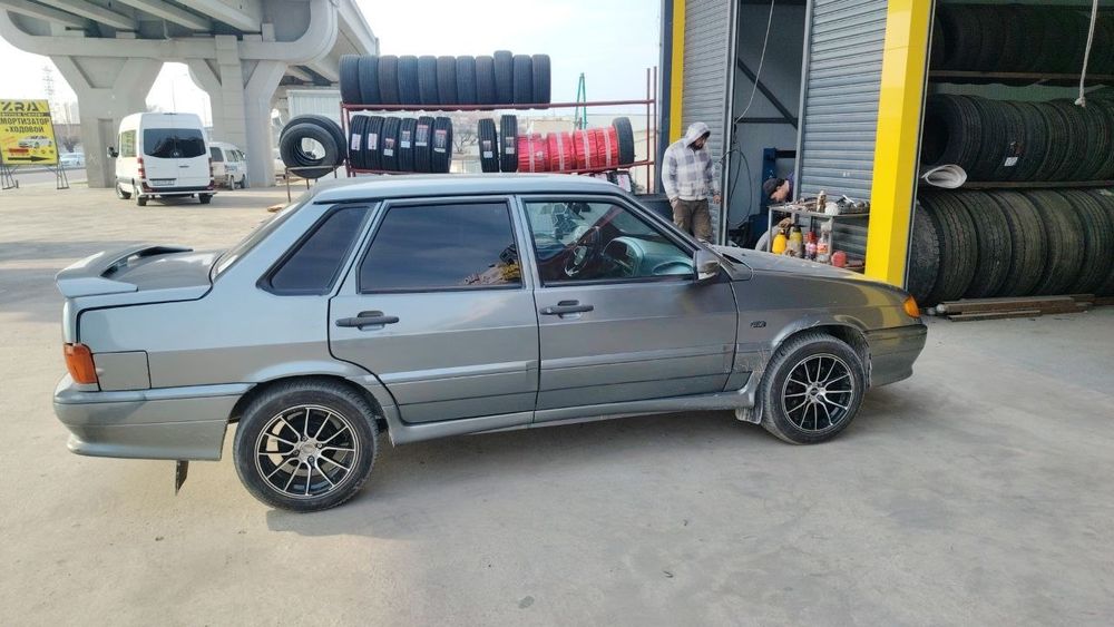 Lada 2115 sotiladi