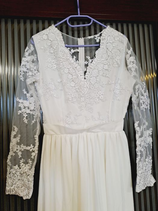 Дълга рокля с дантела