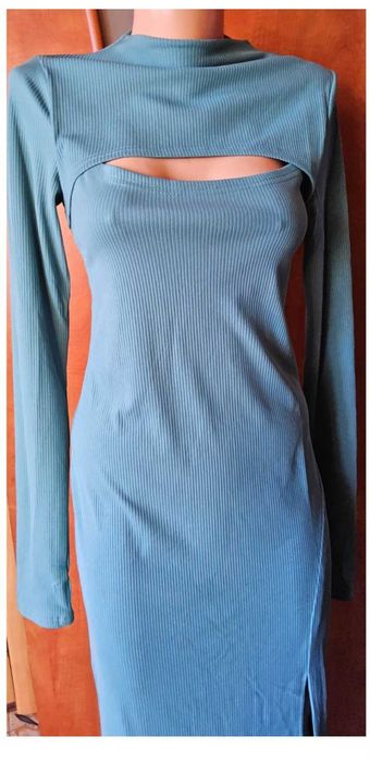 Платье новое красивое продам