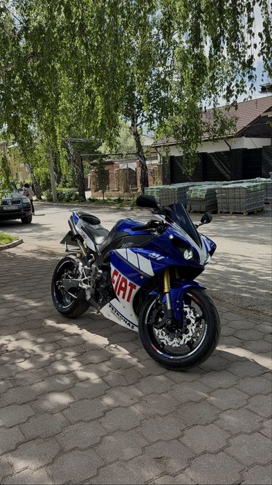 Yamaha R1 2010 линза
