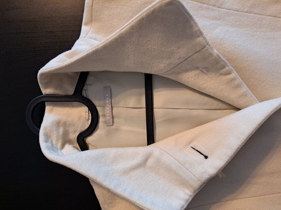 Palton Stefanel din lână, cambrat, bej unt