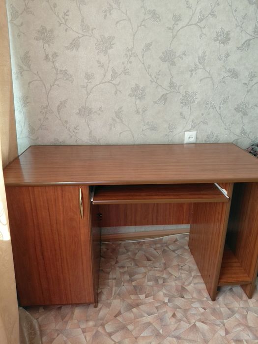 Стол компьютерный натуральное дерево