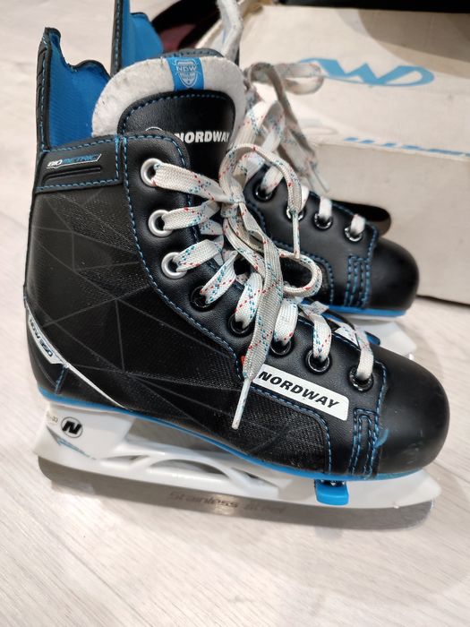 Коньки продаеться ! Детский максимальный размер 33 !