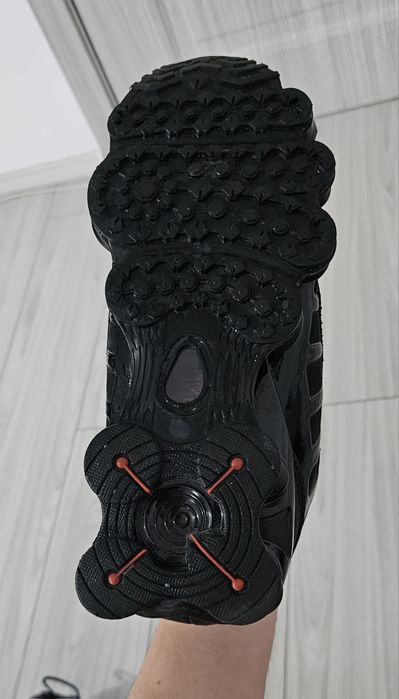 Vand adidasi Nike Shox TL